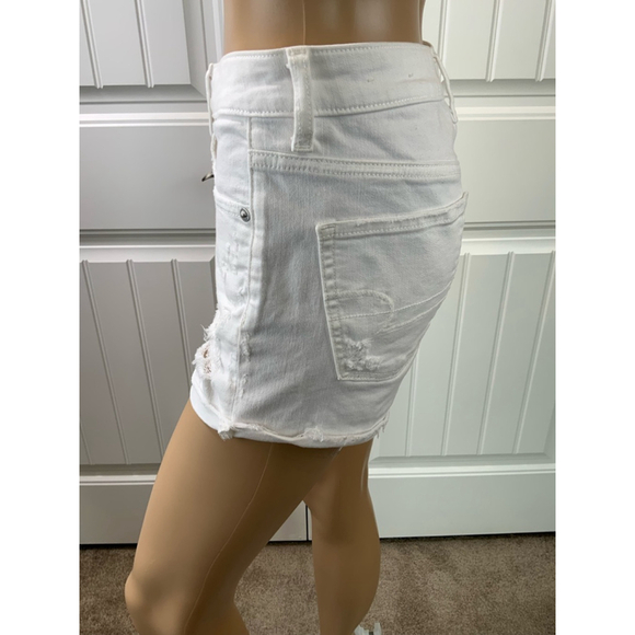 American Eagle Woman's White Denim Distressed Shorts Frayed Size 6 Normcore Y2K - Picture 9 of 14